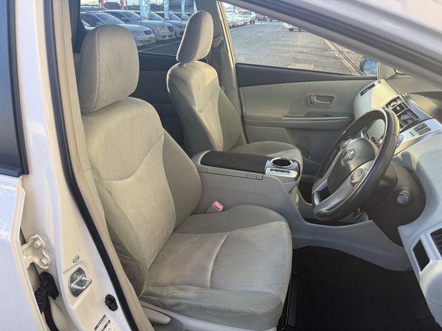 TOYOTA PRIUS ALPHA 2013 Image 31