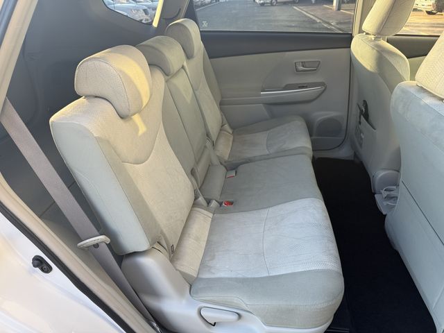 TOYOTA PRIUS ALPHA 2013 Image 31