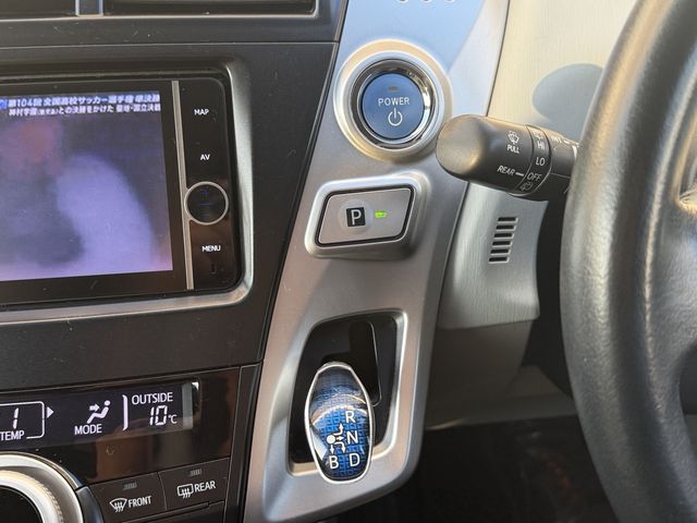 TOYOTA PRIUS ALPHA 2013 Image 31