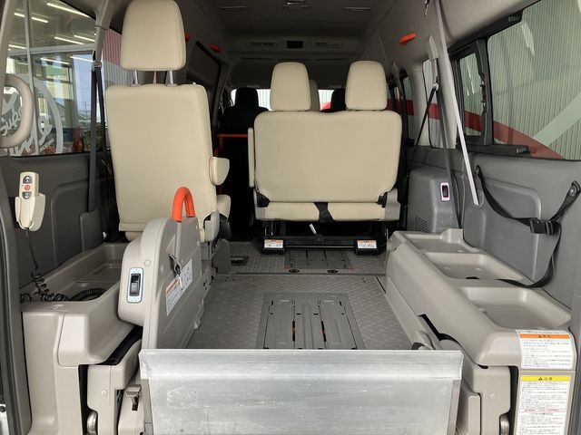 NISSAN NV350 CARAVAN 4WD 2019 Image 31