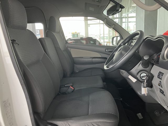 NISSAN NV350 CARAVAN 4WD 2019 Image 31