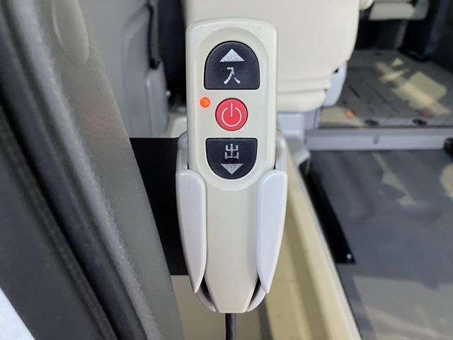NISSAN NV350 CARAVAN 4WD 2018 Image 31