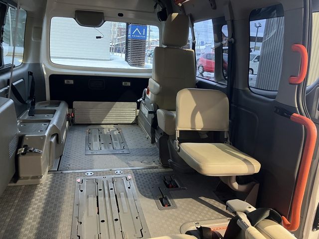 NISSAN NV350 CARAVAN 4WD 2018 Image 31