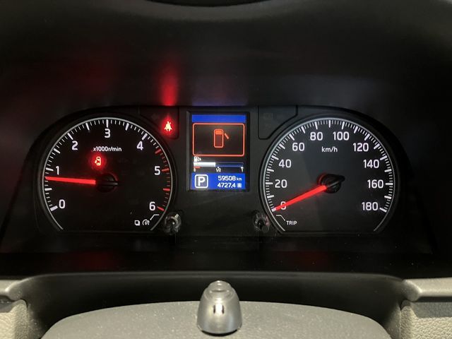 NISSAN NV350 CARAVAN 4WD 2018 Image 31