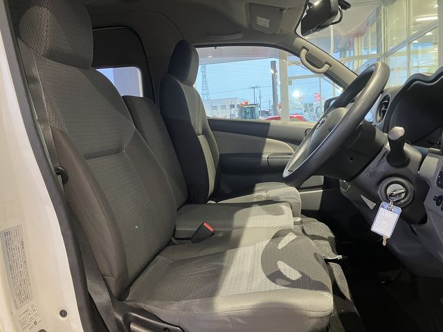 NISSAN NV350 CARAVAN 4WD 2018 Image 31