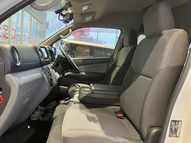NISSAN NV350 CARAVAN 4WD 2018 Image 31