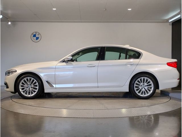 BMW 5SERIES SEDAN 2019 Image 31