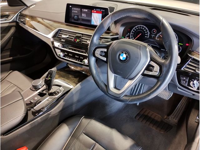 BMW 5SERIES SEDAN 2019 Image 31