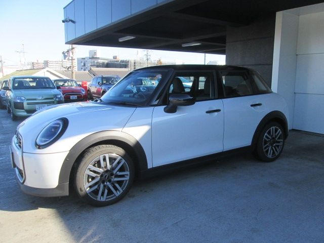 BMW MINI COOPER 5DOOR 2025 Image 31