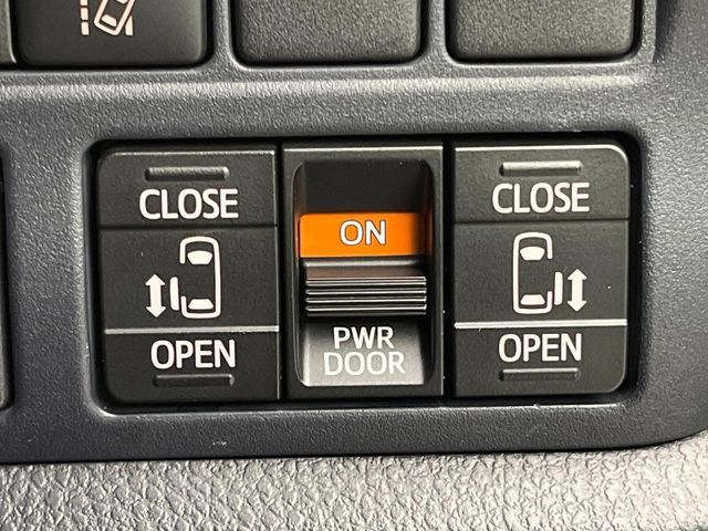 TOYOTA VOXY 2016 Image 31