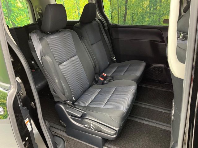 TOYOTA VOXY 2016 Image 31