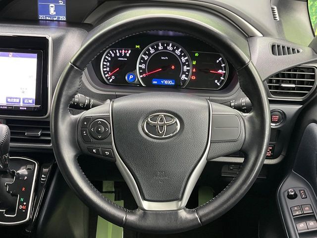 TOYOTA VOXY 2016 Image 31