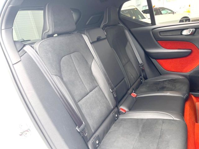 VOLVO XC40 2018 Image 31