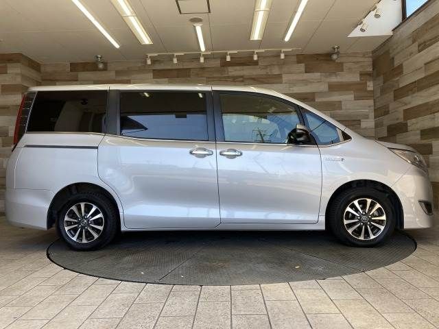 TOYOTA ESQUIRE HYBRID 2017 Image 31