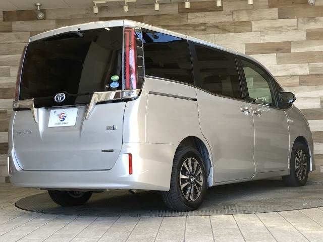 TOYOTA ESQUIRE HYBRID 2017 Image 31