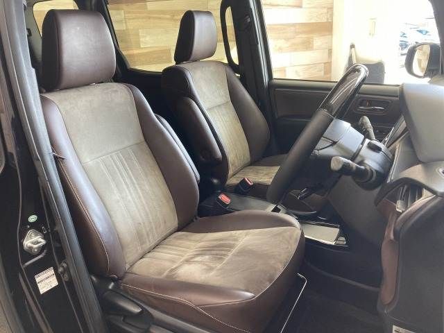 TOYOTA ESQUIRE HYBRID 2017 Image 31