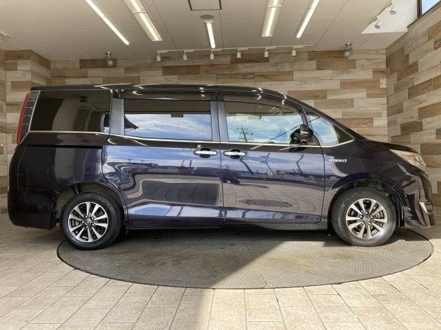 TOYOTA ESQUIRE HYBRID 2017 Image 31