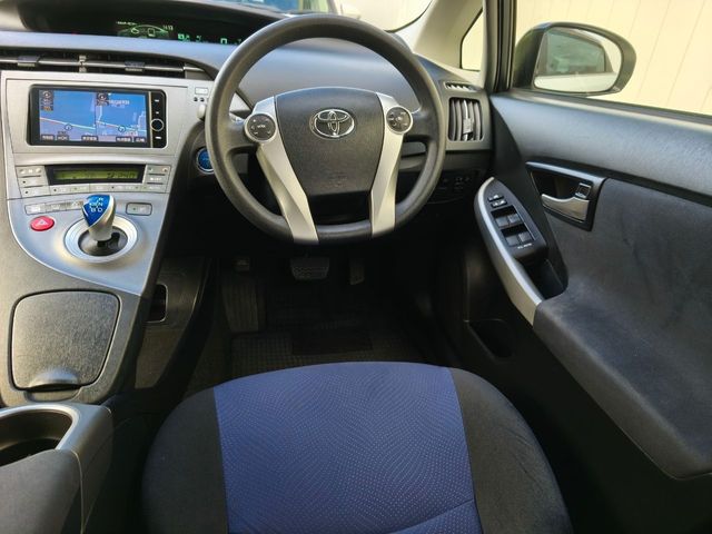 TOYOTA PRIUS 2013 Image 31