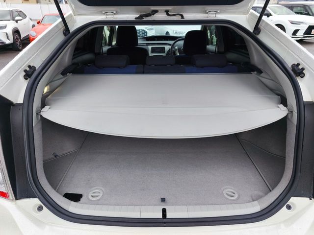 TOYOTA PRIUS 2013 Image 31