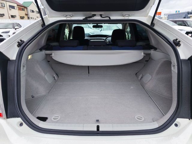 TOYOTA PRIUS 2013 Image 31