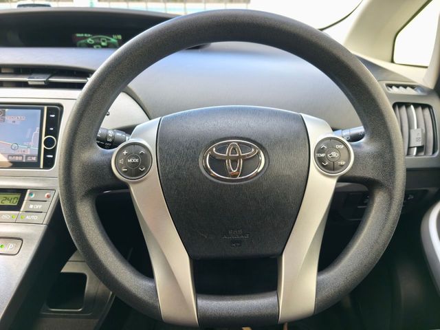 TOYOTA PRIUS 2013 Image 31