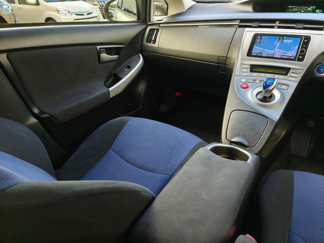 TOYOTA PRIUS 2013 Image 31