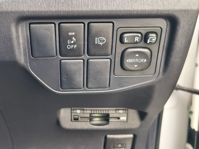 TOYOTA PRIUS 2013 Image 31