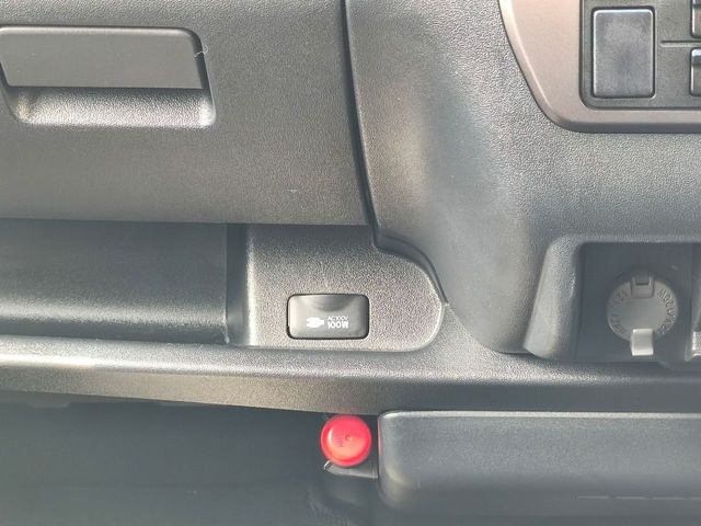 TOYOTA REGIUSACE VAN 2WD 2016 Image 31