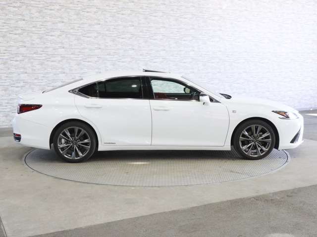 TOYOTA LEXUS ES300H 2019 Image 31