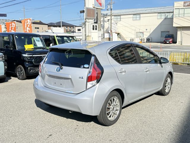 TOYOTA AQUA 2015 Image 31
