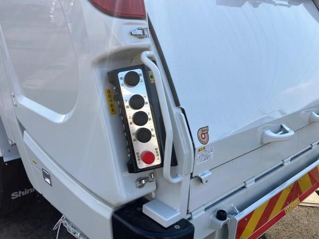 MITSUBISHI CANTER 2025 Image 31