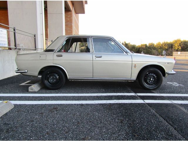 NISSAN BLUEBIRD SEDAN 1971 Image 31