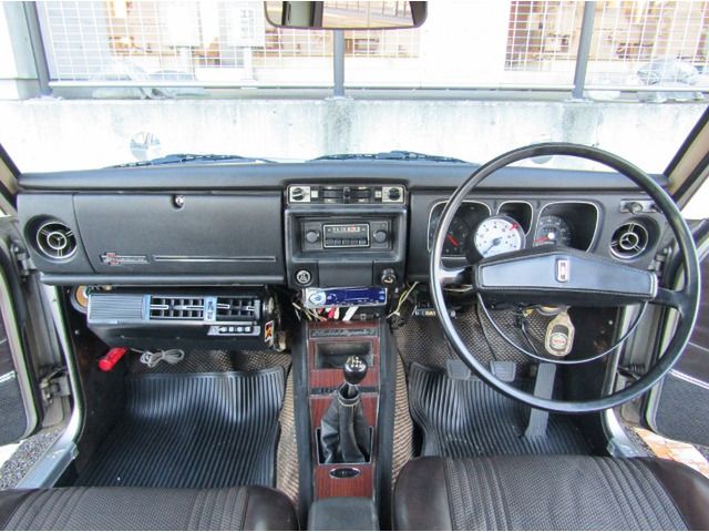 NISSAN BLUEBIRD SEDAN 1971 Image 31