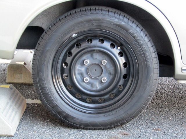 NISSAN BLUEBIRD SEDAN 1971 Image 31