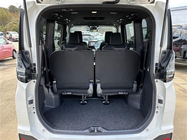 TOYOTA VOXY HYBRID 2024 Image 31