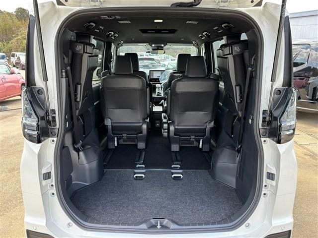 TOYOTA VOXY HYBRID 2024 Image 31