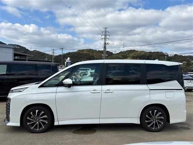 TOYOTA VOXY HYBRID 2024 Image 31