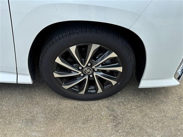 TOYOTA VOXY HYBRID 2024 Image 31