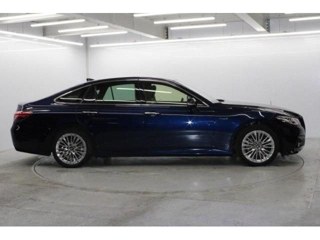 TOYOTA CROWN SEDAN HYBRID 2019 Image 31