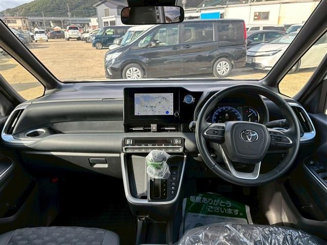 TOYOTA VOXY HYBRID 2023 Image 31