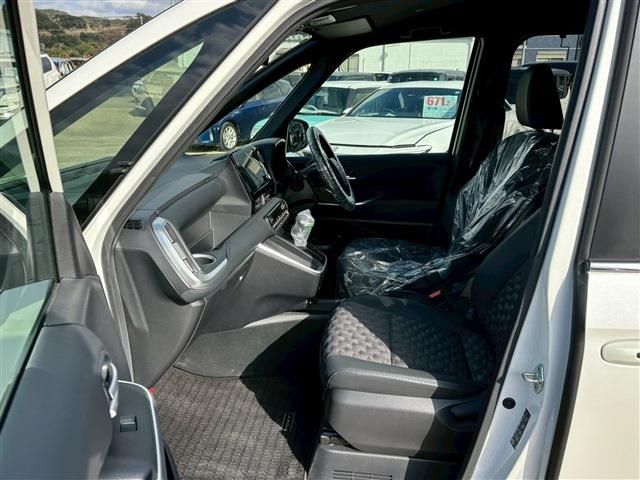 TOYOTA VOXY HYBRID 2023 Image 31