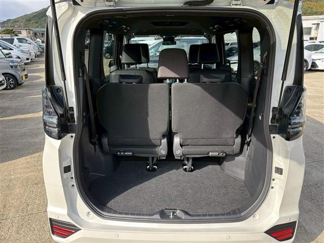 TOYOTA VOXY HYBRID 2023 Image 31