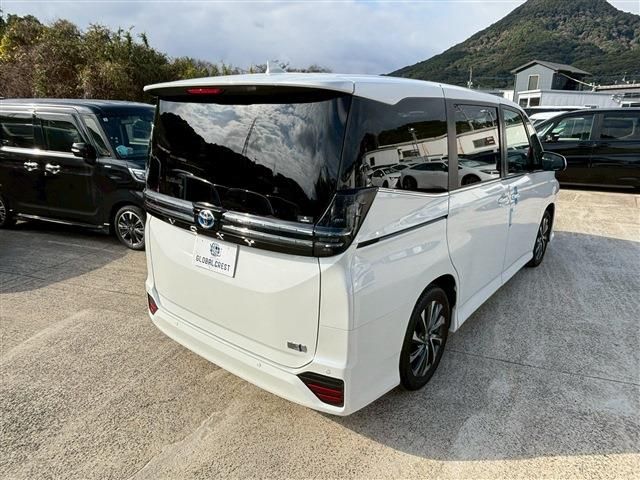 TOYOTA VOXY HYBRID 2023 Image 31