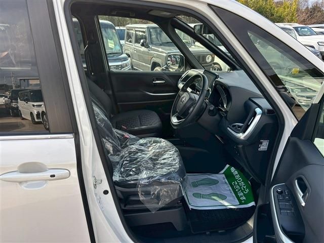 TOYOTA VOXY HYBRID 2023 Image 31