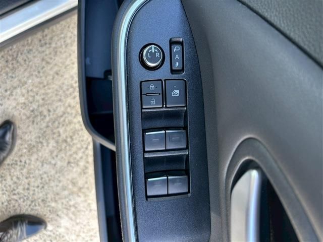 TOYOTA VOXY HYBRID 2023 Image 31