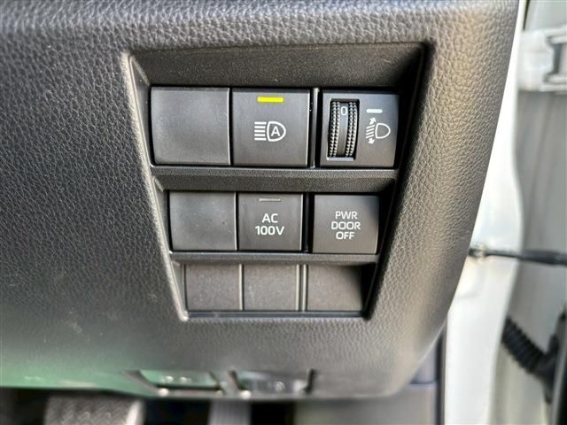 TOYOTA VOXY HYBRID 2023 Image 31