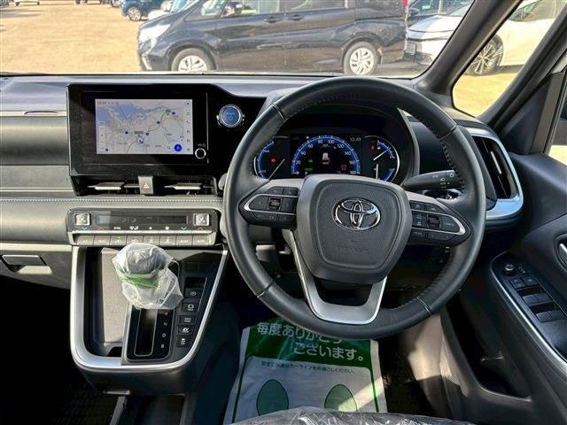TOYOTA VOXY HYBRID 2023 Image 31