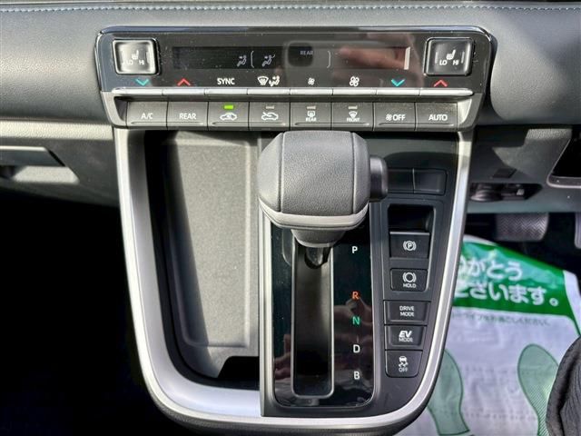 TOYOTA VOXY HYBRID 2023 Image 31