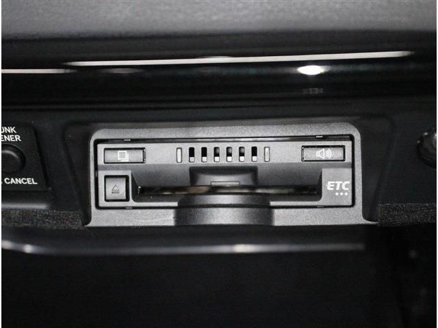 TOYOTA CROWN SEDAN HYBRID 4 2018 Image 31