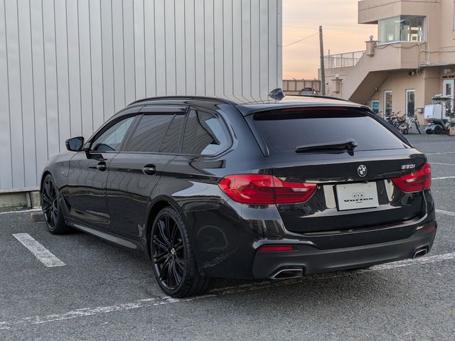 BMW 5SERIES TOURING 2018 Image 31